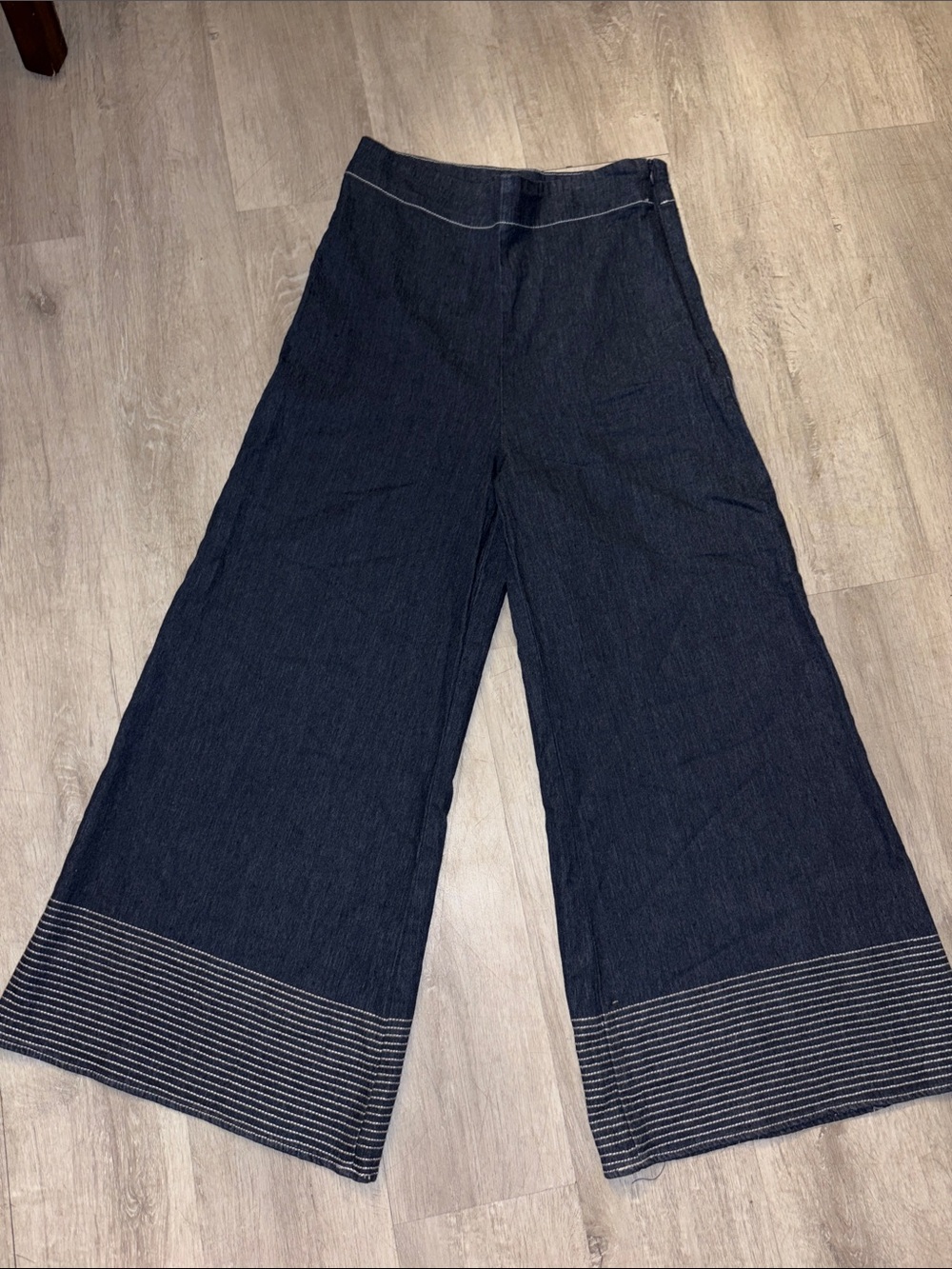 DO+BE Navy Wide-Leg Cropped Pants with Striped Hem